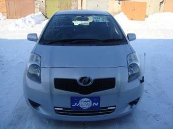 2005 Toyota Vitz Pictures