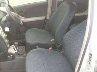 2005 Toyota Vitz Photos