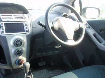 2005 Toyota Vitz Pictures