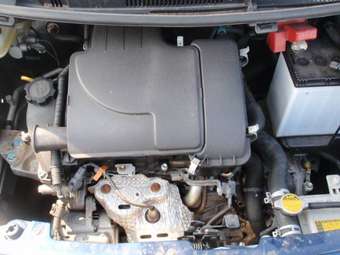 2005 Toyota Vitz Photos