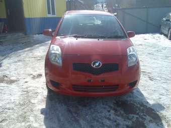 2005 Toyota Vitz Photos