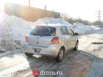 2005 Toyota Vitz Photos
