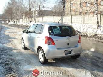 2005 Toyota Vitz Photos