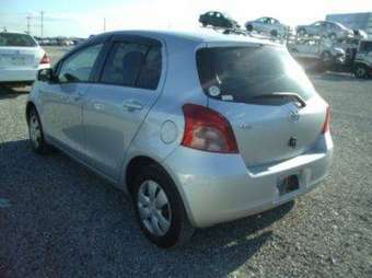 2005 Toyota Vitz Pictures