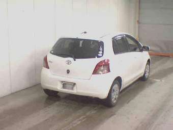 2005 Toyota Vitz Photos