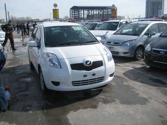 2005 Toyota Vitz Pictures