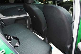 2005 Toyota Vitz Photos