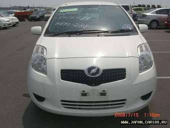 2005 Toyota Vitz Photos