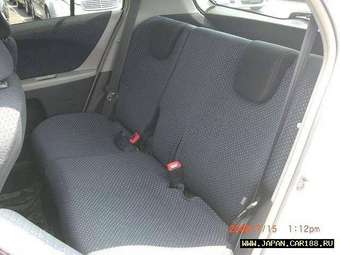 2005 Toyota Vitz Photos