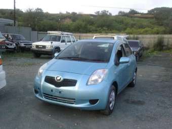 2005 Toyota Vitz Photos