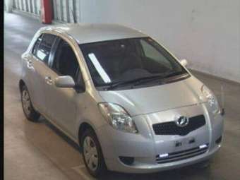 2005 Toyota Vitz Photos