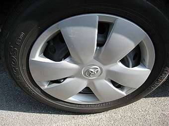 2005 Toyota Vitz Pics