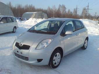 2005 Toyota Vitz Photos