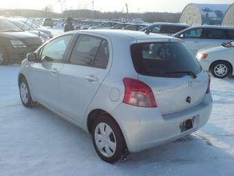 2005 Toyota Vitz Photos