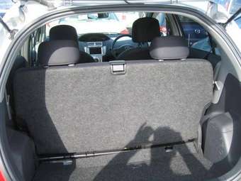 2005 Toyota Vitz Images
