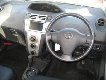 2005 Toyota Vitz Pictures
