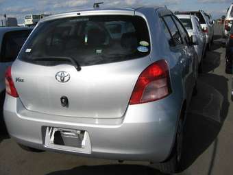 2005 Toyota Vitz Photos