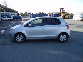 2005 Toyota Vitz Photos