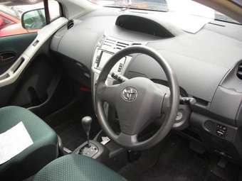 2005 Toyota Vitz Pictures