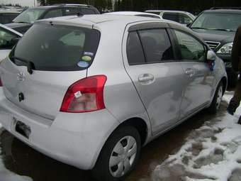 2005 Toyota Vitz Pictures
