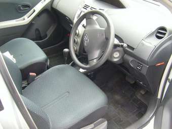 2005 Toyota Vitz Pictures