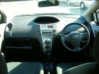 2005 Toyota Vitz Pictures