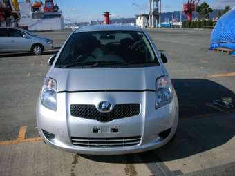 2005 Toyota Vitz Photos