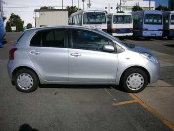 2005 Toyota Vitz Images