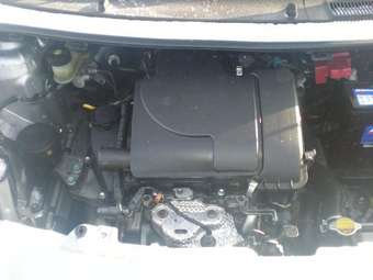 2005 Toyota Vitz Images