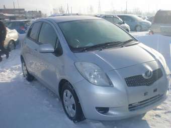 2005 Toyota Vitz Photos