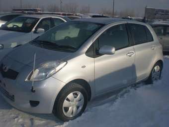 2005 Toyota Vitz Photos