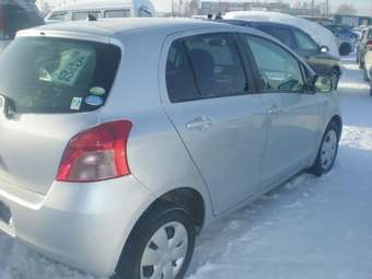 2005 Toyota Vitz Photos