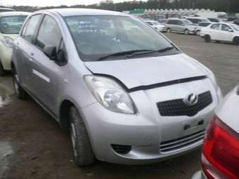 2005 Toyota Vitz Images