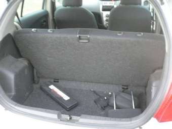 2005 Toyota Vitz Photos