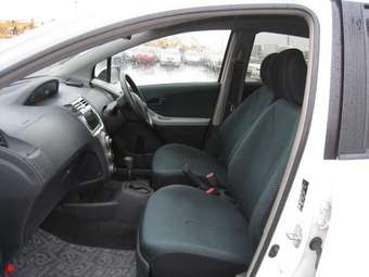 2005 Toyota Vitz Photos