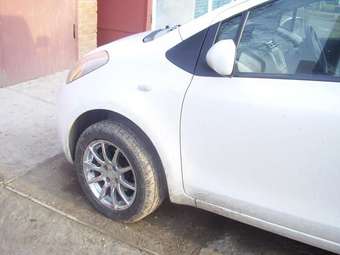 2005 Toyota Vitz Photos