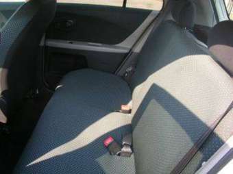 2005 Toyota Vitz Pics