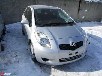 2005 Toyota Vitz Pictures