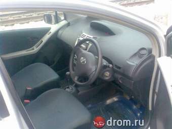 2005 Toyota Vitz Photos