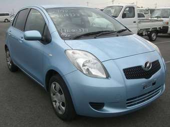 2005 Toyota Vitz Photos