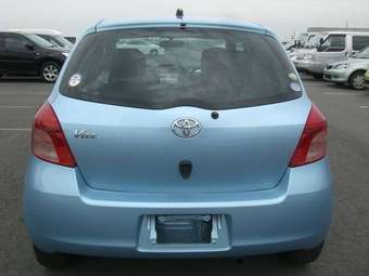 2005 Toyota Vitz Photos