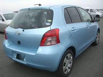 2005 Toyota Vitz Photos