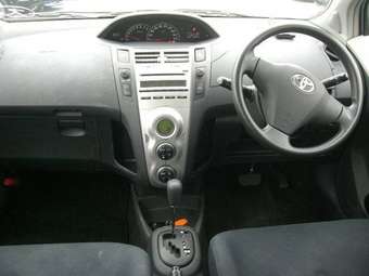 2005 Toyota Vitz Images