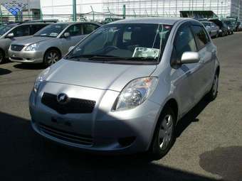 2005 Toyota Vitz Pictures