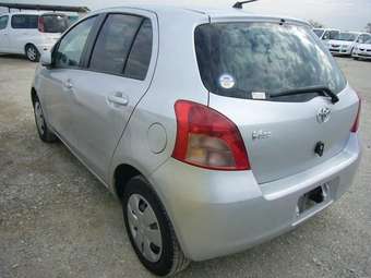 2005 Toyota Vitz Photos