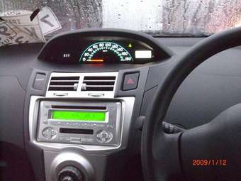 2005 Toyota Vitz Pictures