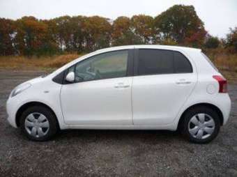 2005 Toyota Vitz Photos