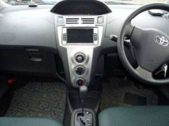 2005 Toyota Vitz Pictures