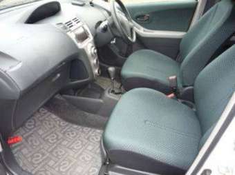 2005 Toyota Vitz Photos