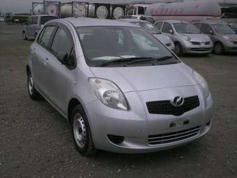 2005 Toyota Vitz Photos